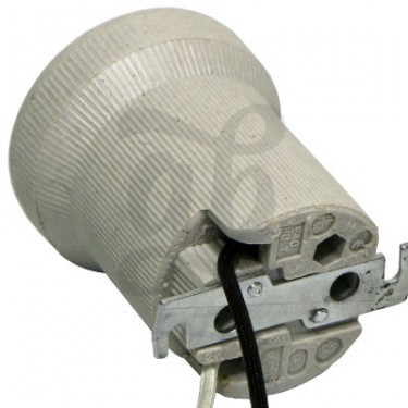 Ceramic light socket for reflectors