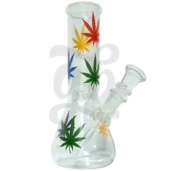 Bong de Cristal con hojas de marihuana