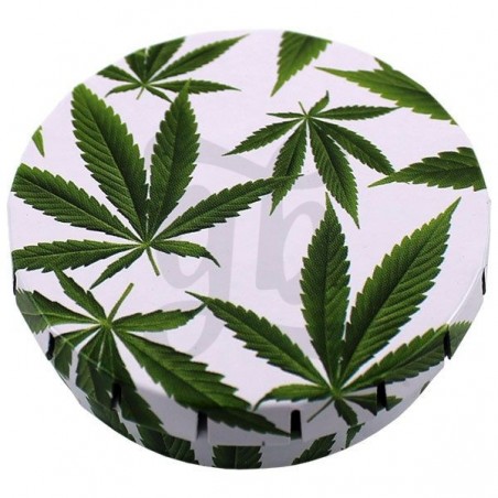 Caja metálica Click - Hojas de marihuana, fondo blanco Caja metálica Click - Hojas de marihuana, fondo blanco